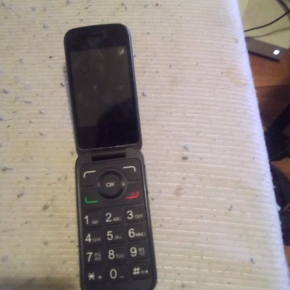 Alcatel flip phone - Picture 1 of 3